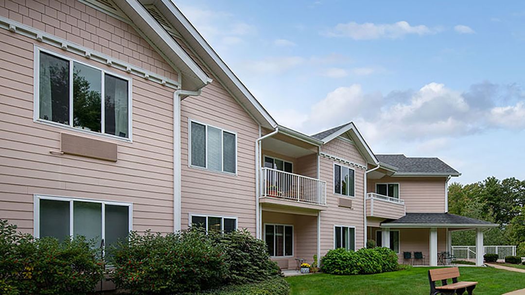 Holiday Maple Suites (UPDATED) Get Pricing, See 52 Photos & See Floor