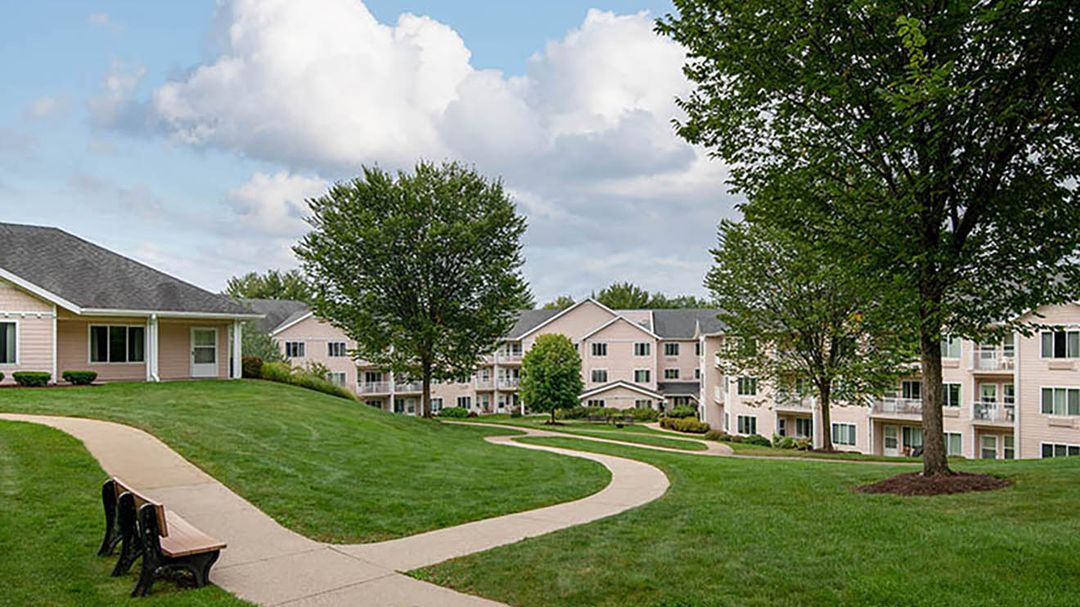 Holiday Maple Suites (UPDATED) Get Pricing, See 52 Photos & See Floor