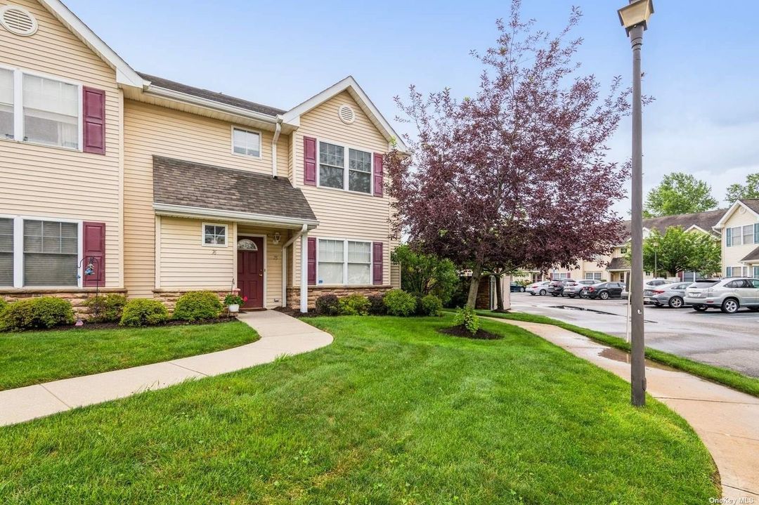 The Coves at Melville (UPDATED) Get Pricing in Melville, NY