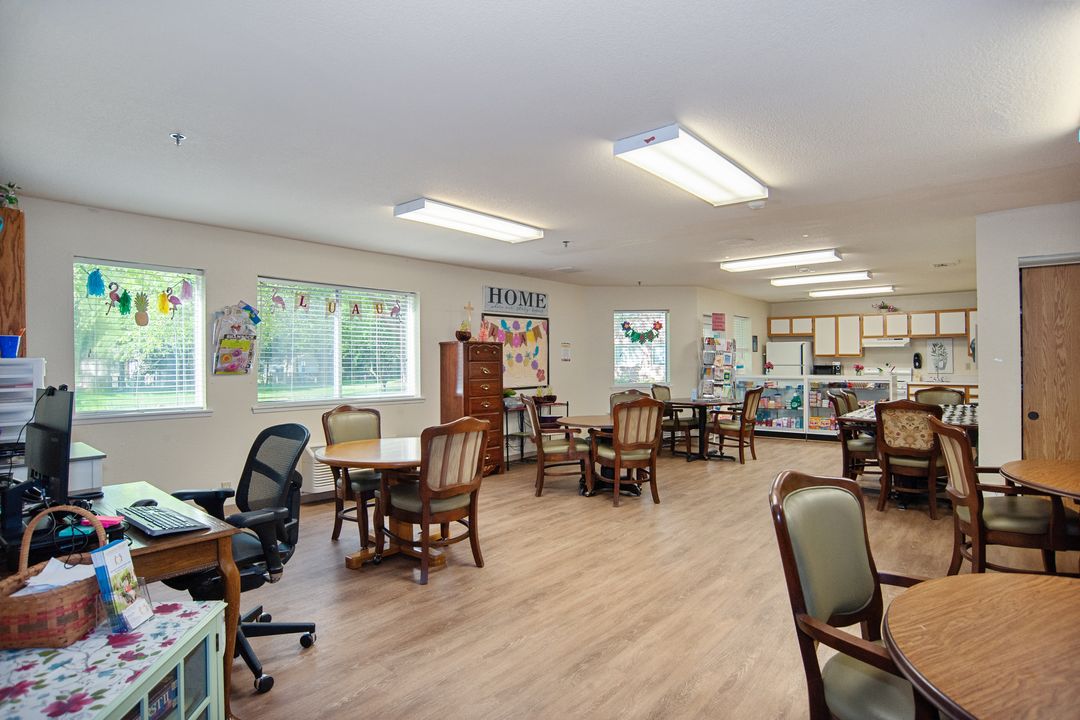 Independence Village Of Des Moines (Beaverdale Estates) (UPDATED) Get