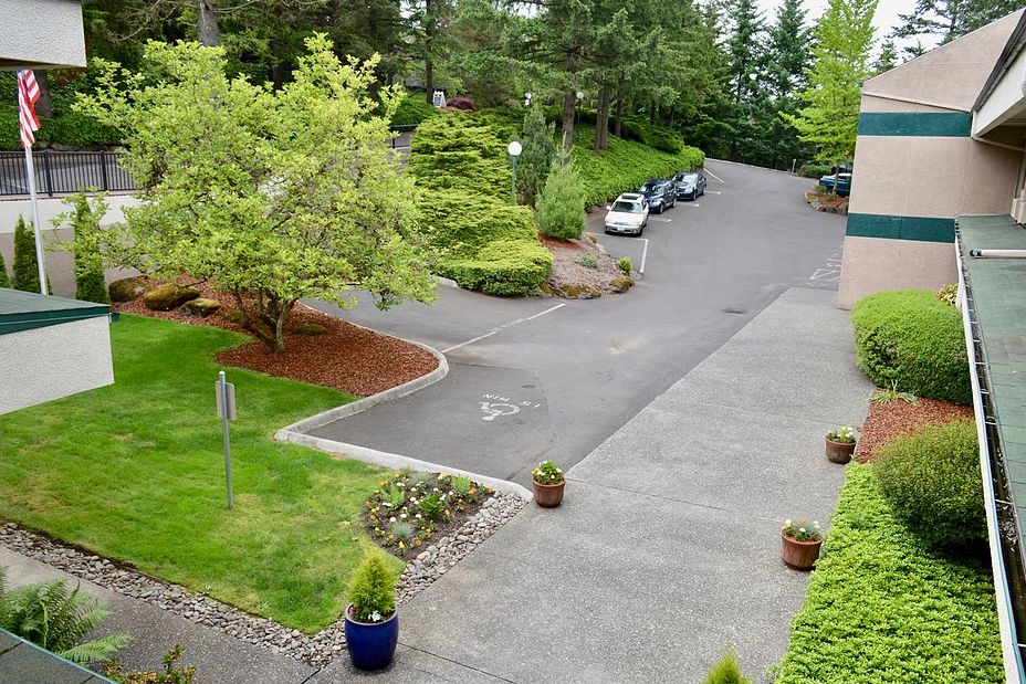 Greenridge Estates (UPDATED) Get Pricing & See 7 Photos in Lake Oswego, OR