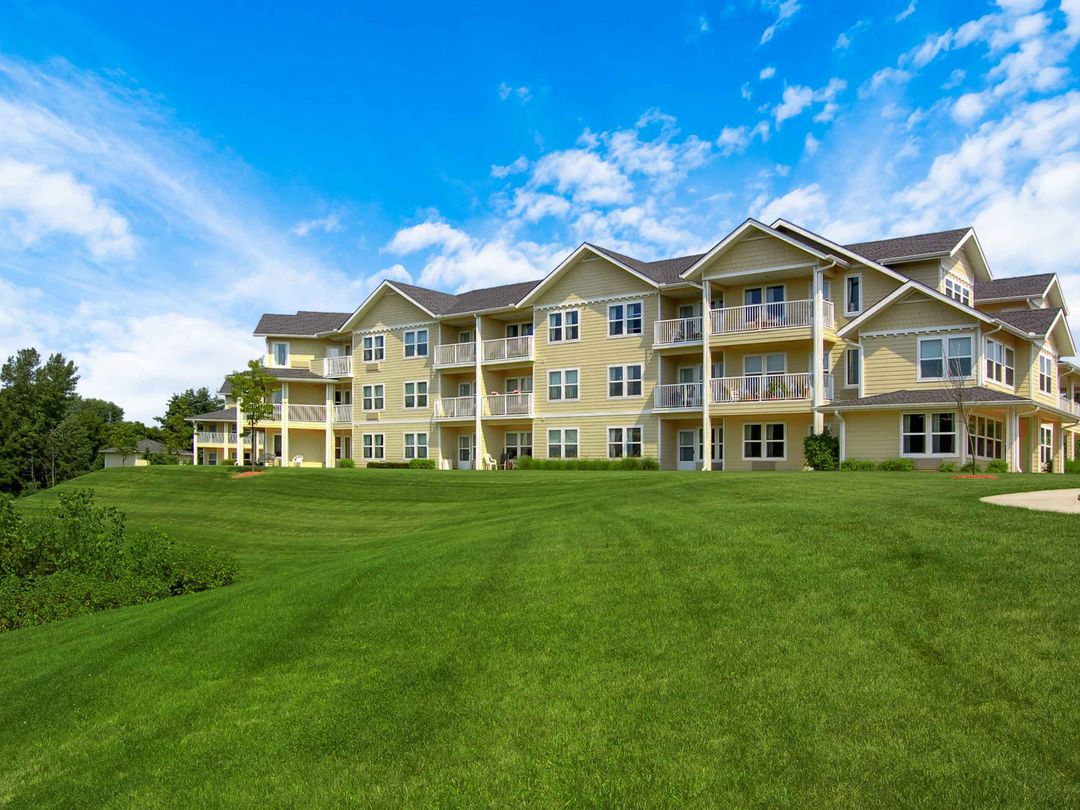 White Oaks Pricing, Photos and Floor Plans in Manchester, CT Seniorly