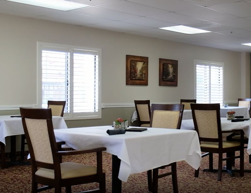 Restaurant-style dining room at The Oasis Assisted Living.