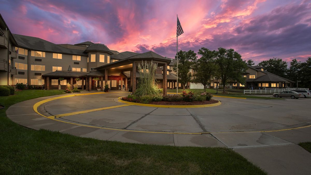 Urban senior living community, Country Squire, featuring condos, a resort, and lush greenery.