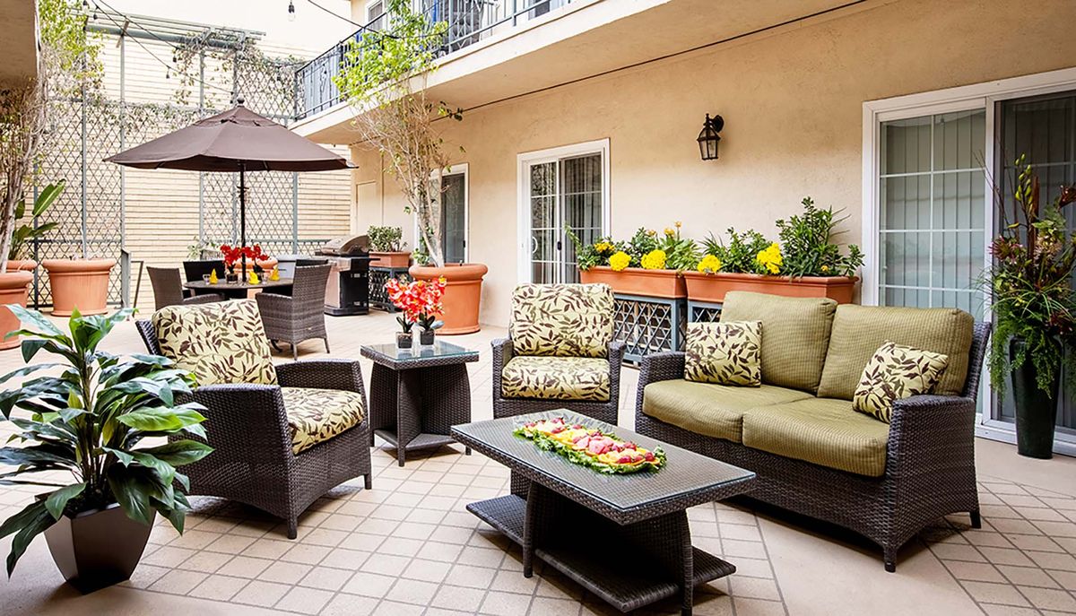 Senior living community Atria Encino Terrace featuring elegant home decor, lush backyard, and patio.