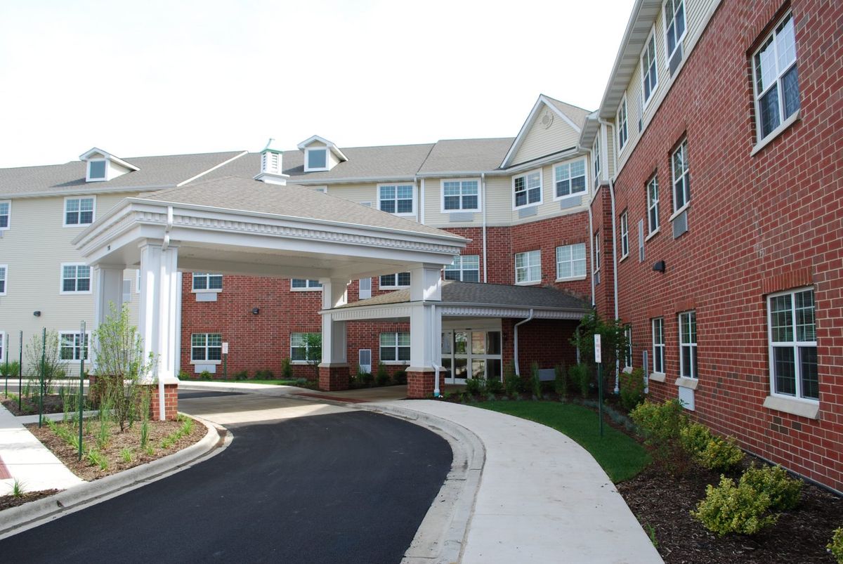Senior living community, Heritage Woods of South Elgin, showcasing urban architecture and housing.