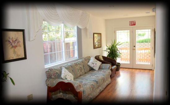 Interior view of Hercules Senior Living Community featuring cozy furniture, art, and home decor.