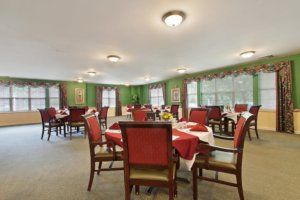 Seaton Chesterfield senior living community featuring a well-furnished dining and reception room.