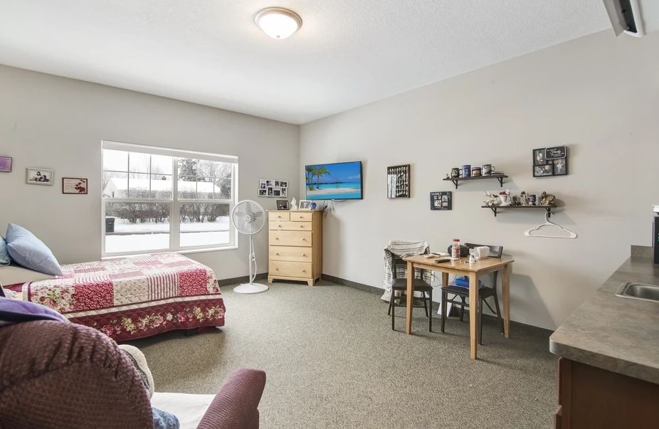 Suite Living Senior Care - Vadnais Heights, Vadnais Heights, MN  7