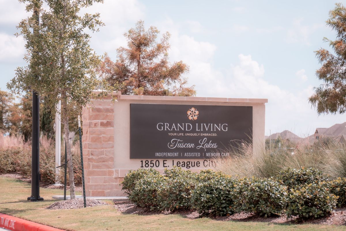 Grand Living At Tuscan Lakes  1