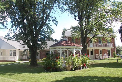 Sun Valley senior living community at The Homestead featuring houses, yards, and cars.