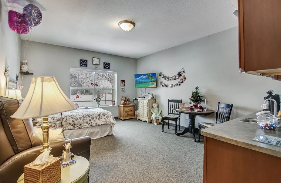 Suite Living Senior Care - Vadnais Heights, Vadnais Heights, MN  5