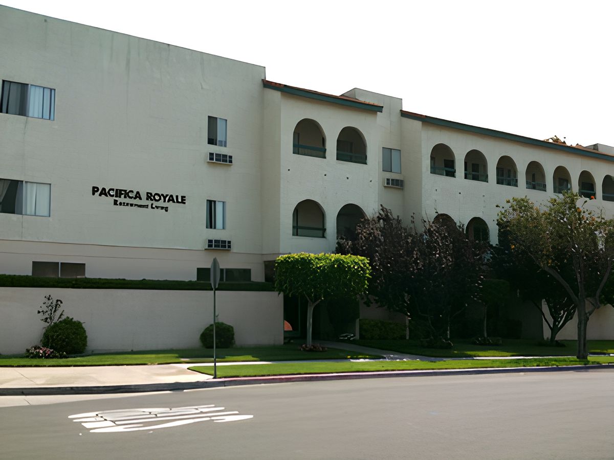 Pacifica Royale Assisted Living Community 5