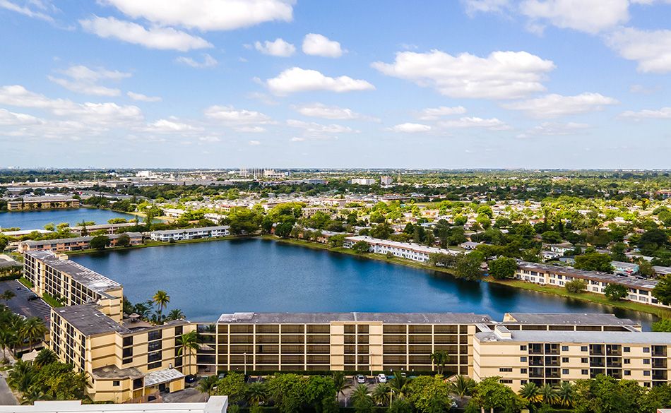 Grand Court Lakes, Miami, FL 15
