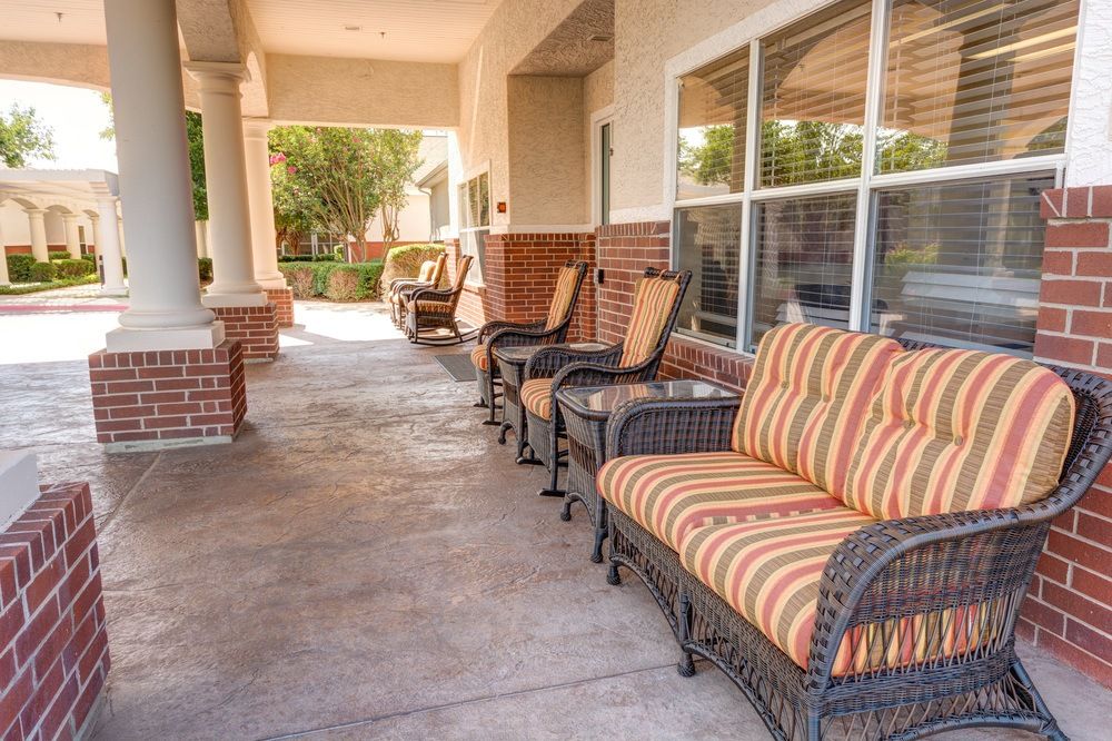 Senior living community Parmer Woods at North Austin featuring indoor decor and patio furniture.