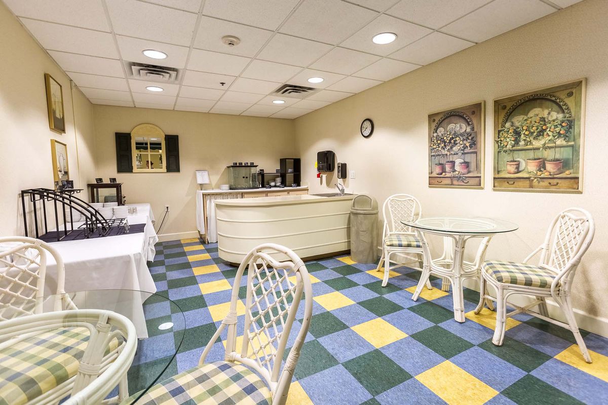 Interior view of Independence Village of Grand Ledge senior living community's dining area.