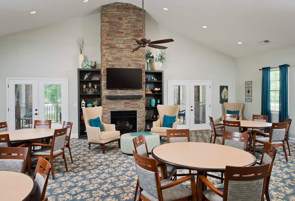 Senior living community at Asbury Place Kingsport featuring dining room with modern decor and appliances.