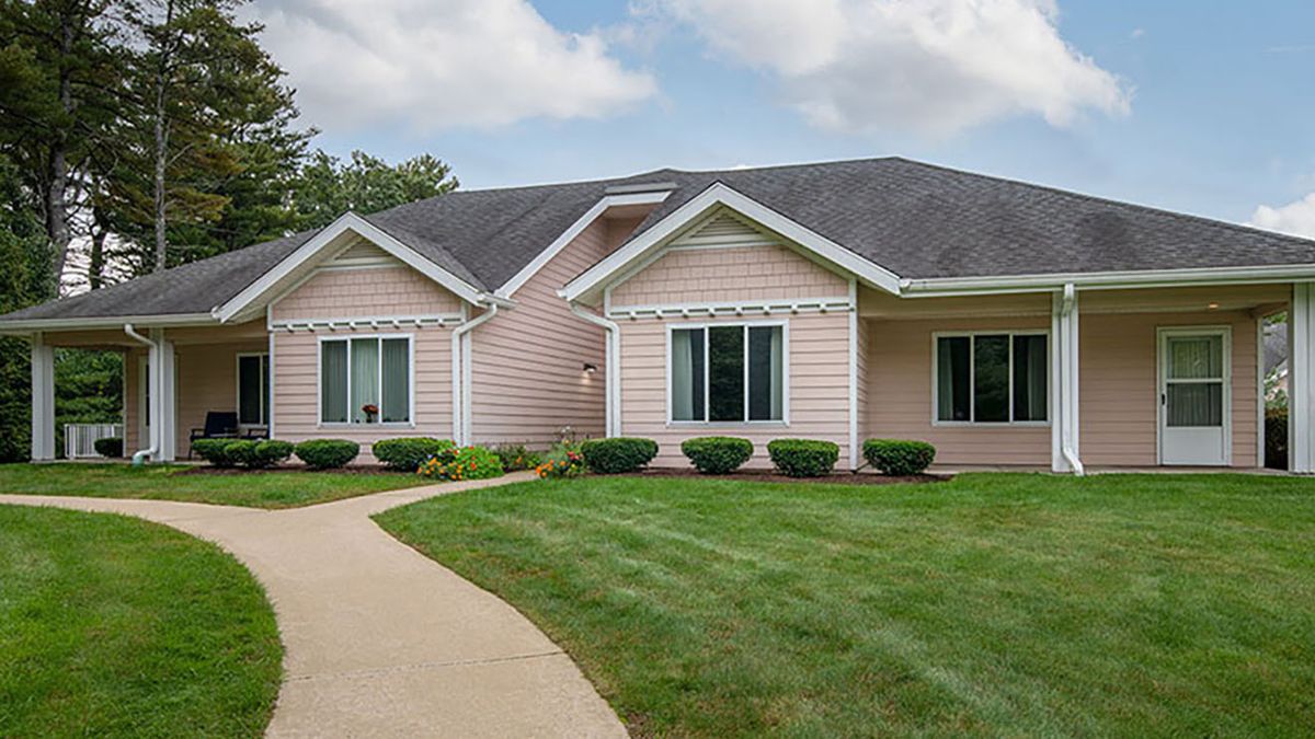 Holiday Maple Suites (UPDATED) Get Pricing, See 52 Photos & See Floor