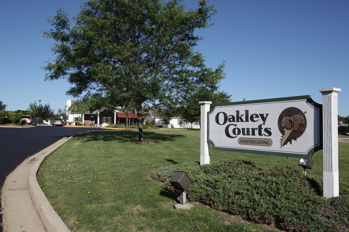 Oakley Courts 2