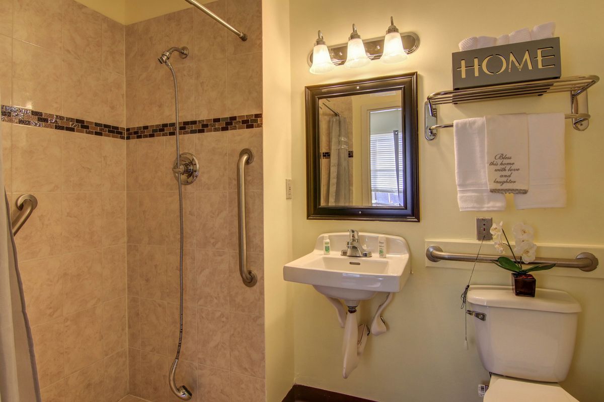 Manchester Court Assisted Living & Memory Care 4