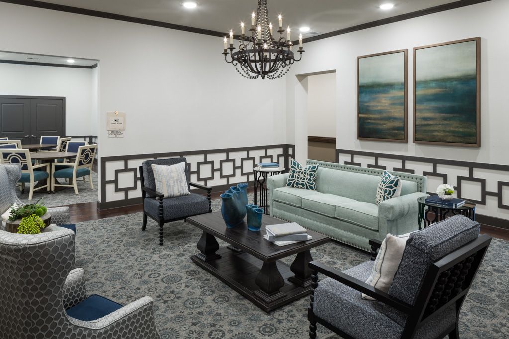 Interior view of Franklin Park Round Rock senior living community featuring elegant decor and furniture.