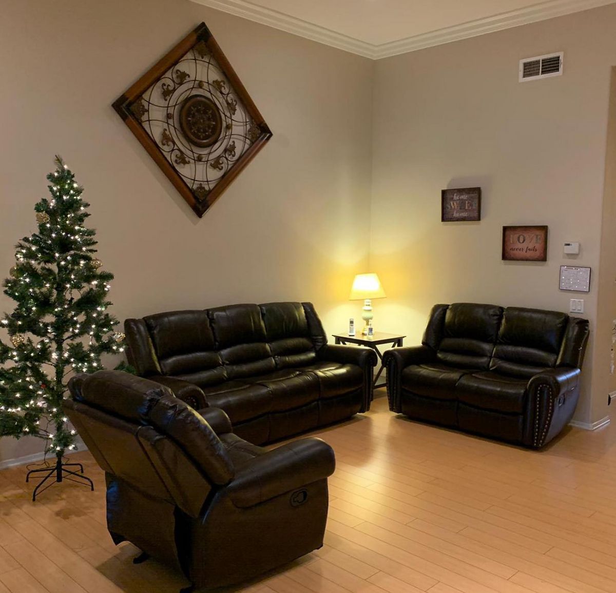 Senior living room at Mira Loma Senior Care with comfortable furniture and art decor.