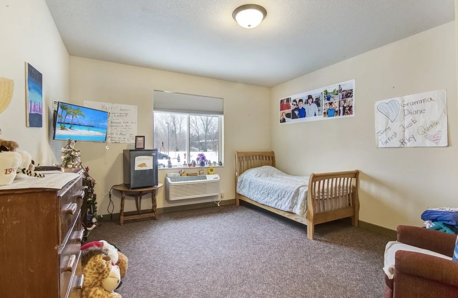Suite Living Senior Care - Vadnais Heights, Vadnais Heights, MN  3