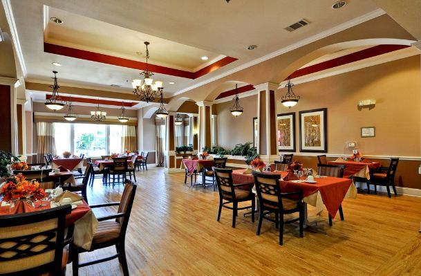 Pecan Point Assisted Living and Memory Care 5