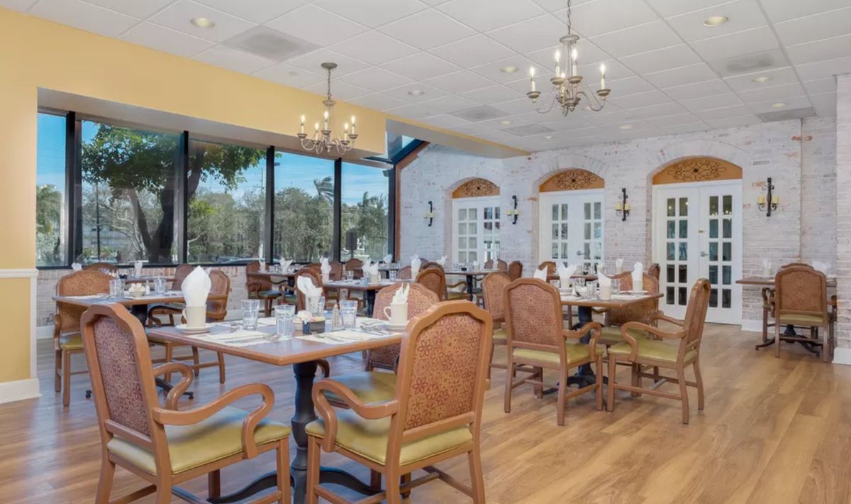 Senior living community Grand Villa of Boynton Beach featuring elegant dining room interiors and decor.