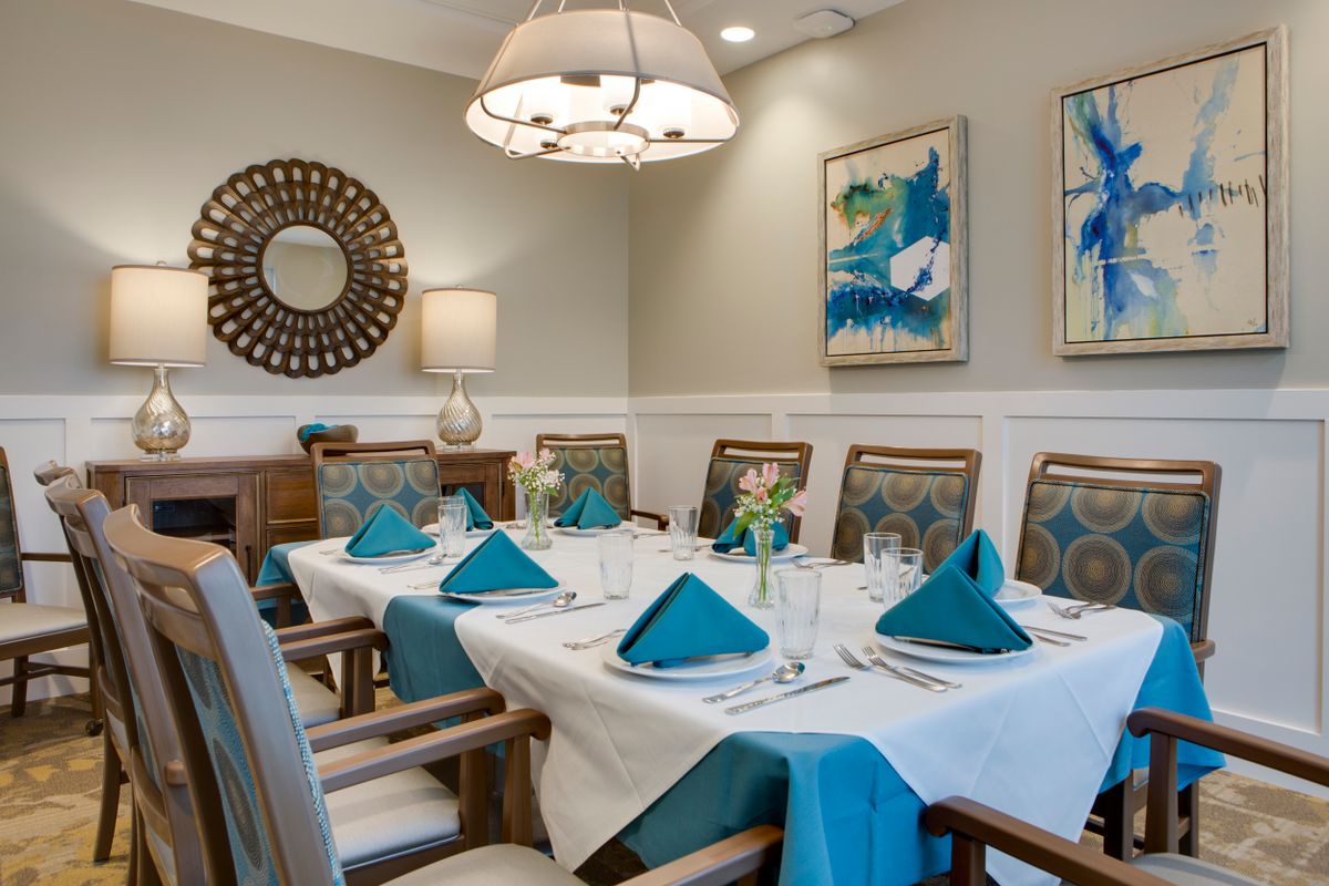 Interior view of Heritage Oaks senior living community in Englewood, featuring dining room decor.