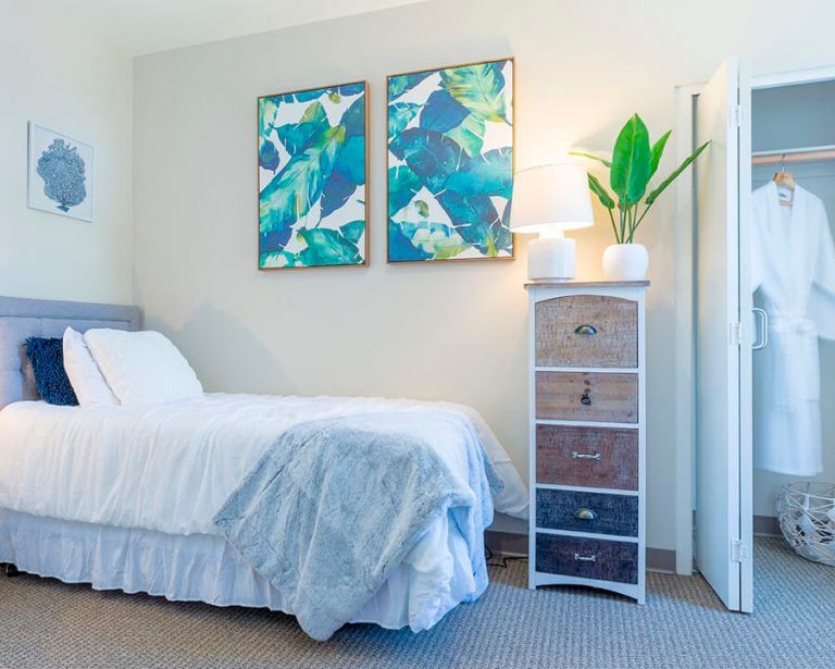 Interior design of a bedroom at Sagebrook Senior Living in San Francisco, featuring art and home decor.