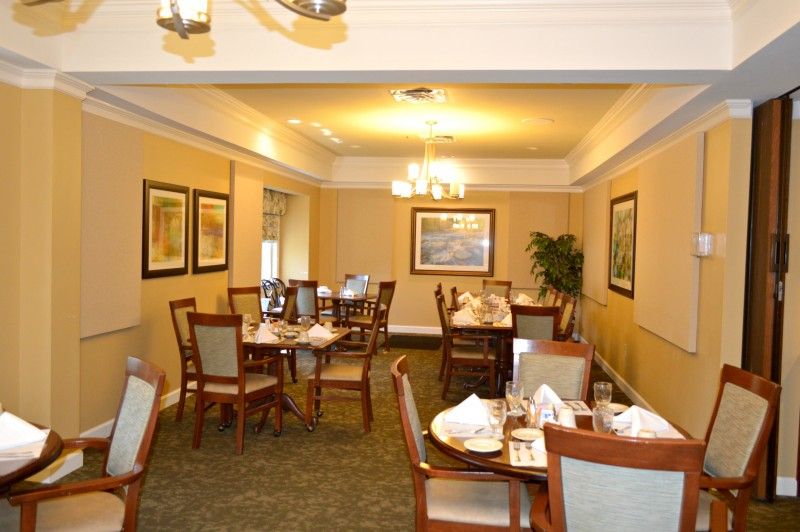Senior living community Bethesda Gardens Kirkwood featuring stylish dining area and interior design.