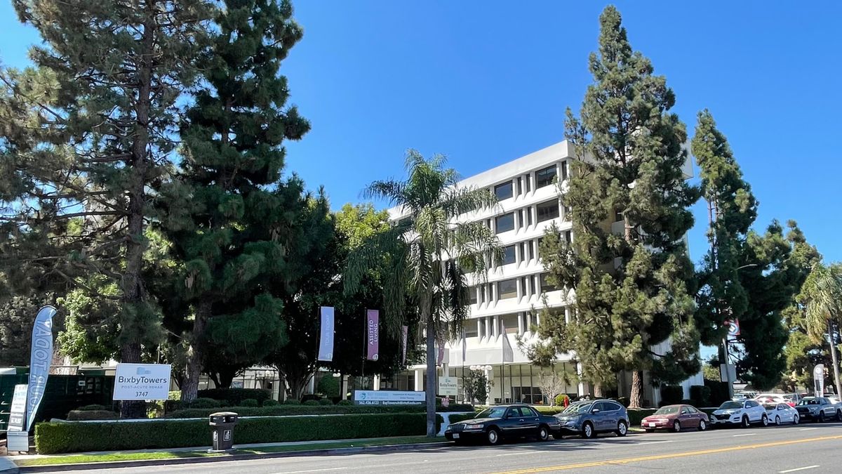 Bay Towers at Bixby Knolls 1