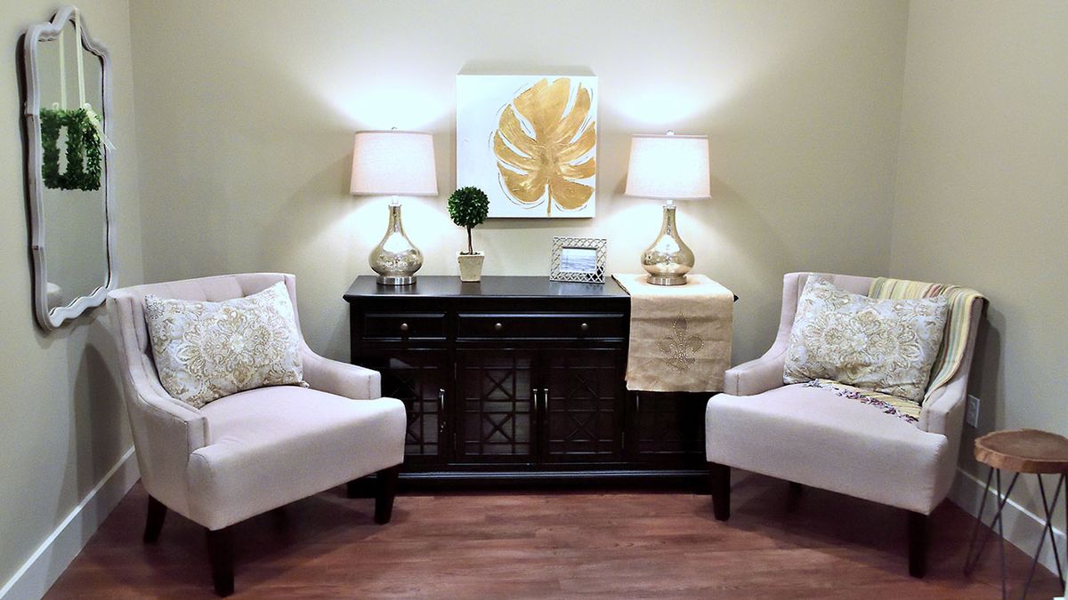 Interior view of Avanti Senior Living at Covington featuring modern architecture, cozy furniture, and home decor.
