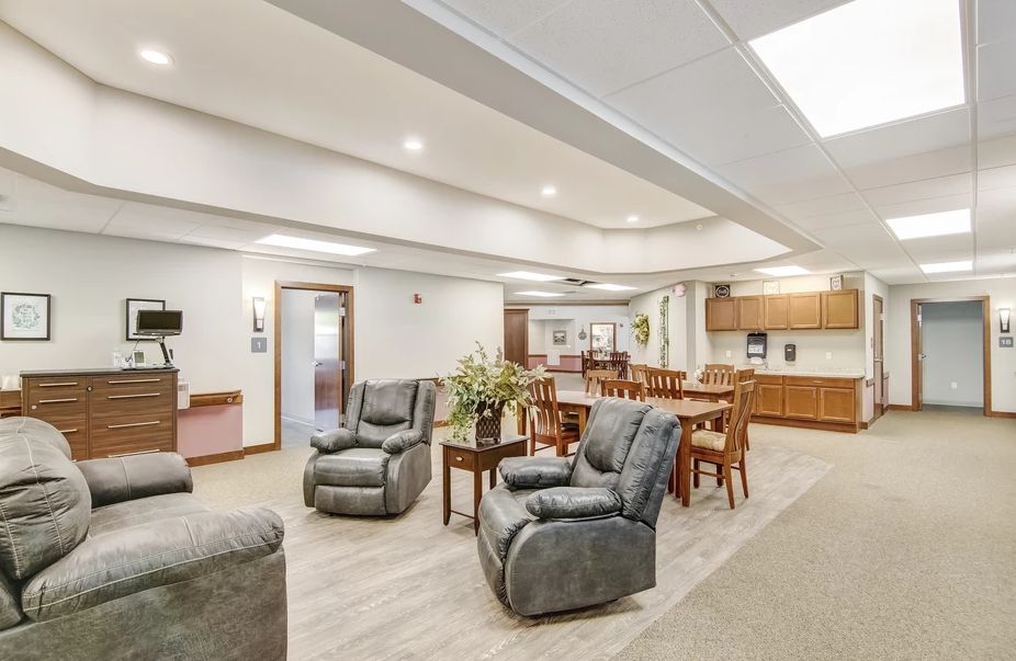 Suite Living Senior Care - Inver Grove Heights, Inver Grove Heights, MN  2