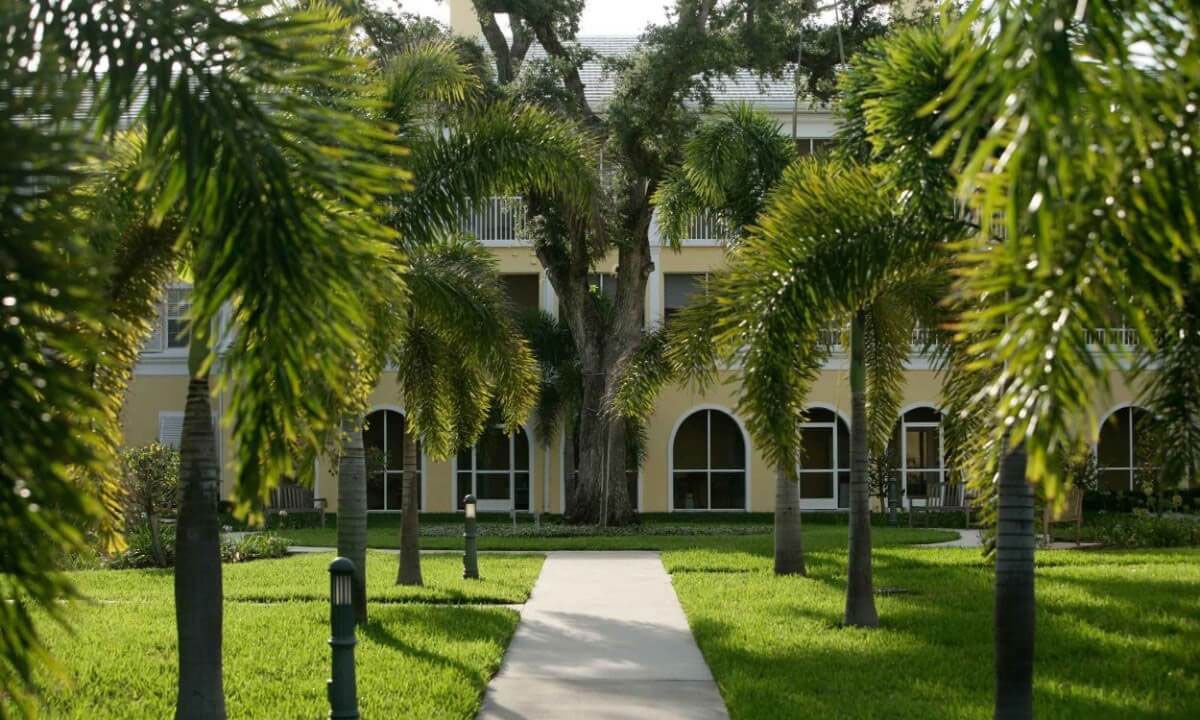 Regency Park (UPDATED) Get Pricing & See 7 Photos in Vero Beach, FL