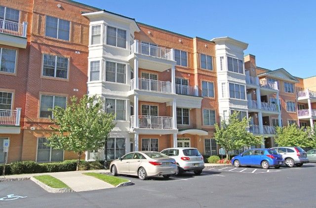 The Pointe At Livingston 2