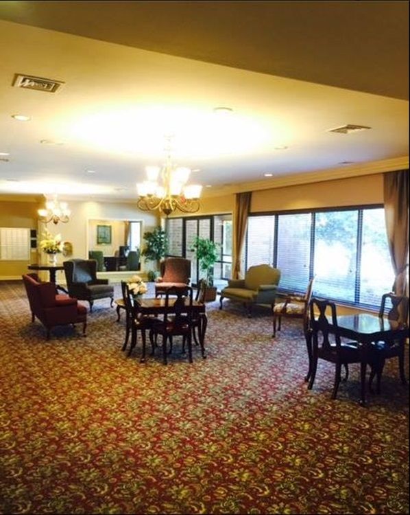 Franklin Terrace Independent and Assisted Living community featuring elegant dining room and reception area.