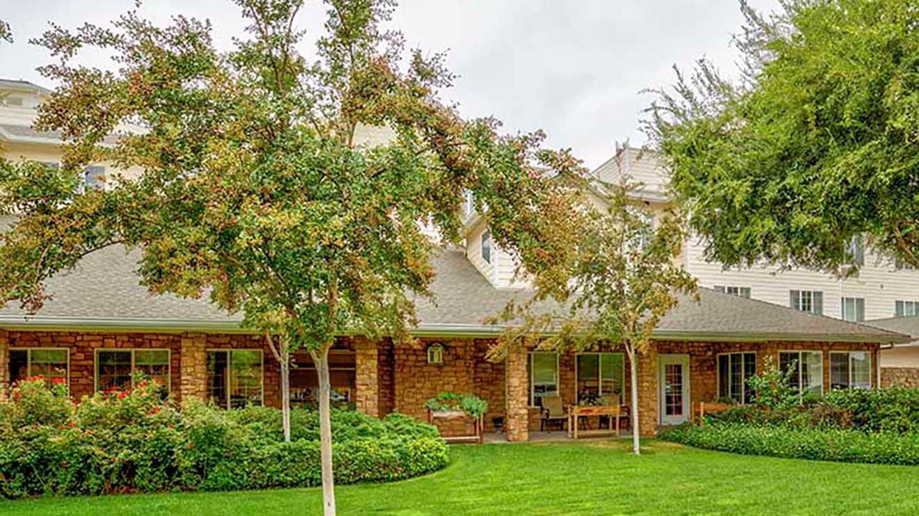 Holiday Golden Oaks 1
