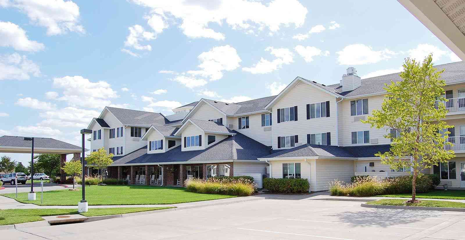 Suburban Solstice Senior Living at Lees Summit, featuring modern architecture and transportation.