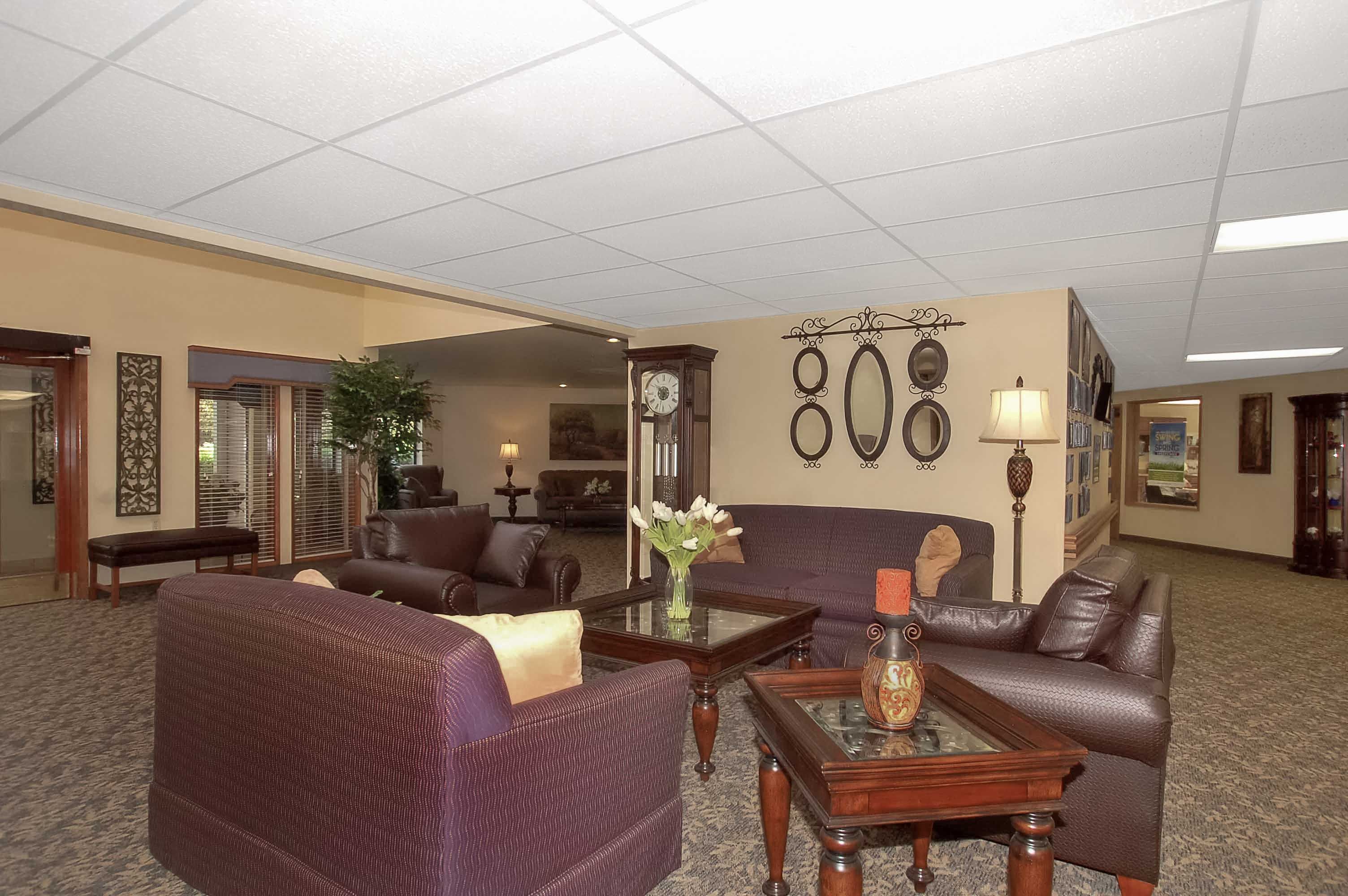 Senior living community reception room at Parkwood Estates with elegant decor and furniture.