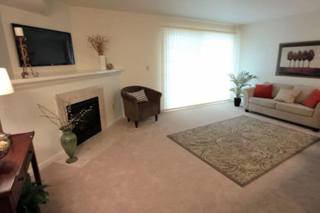 Senior living room at Silver Maples of Chelsea featuring modern decor, electronics, and cozy furniture.