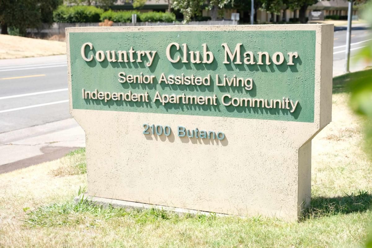 Country Club Manor 5