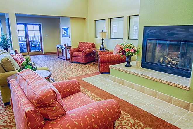 Architecturally stunning Avista Senior Living room in Prescott, featuring cozy fireplace and tasteful decor.