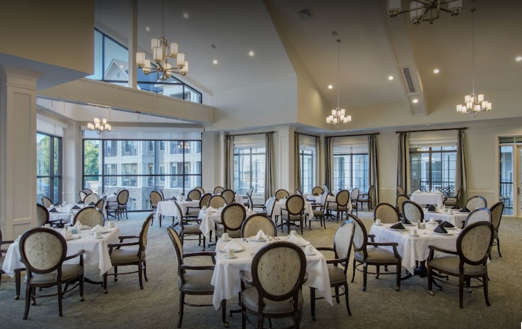 Somerby Franklin senior living community featuring elegant dining room and reception area.