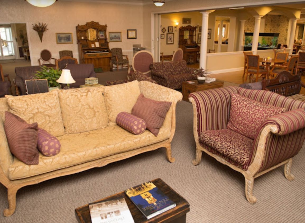 Senior living room interior at Stones River Manor with modern furniture and decor.