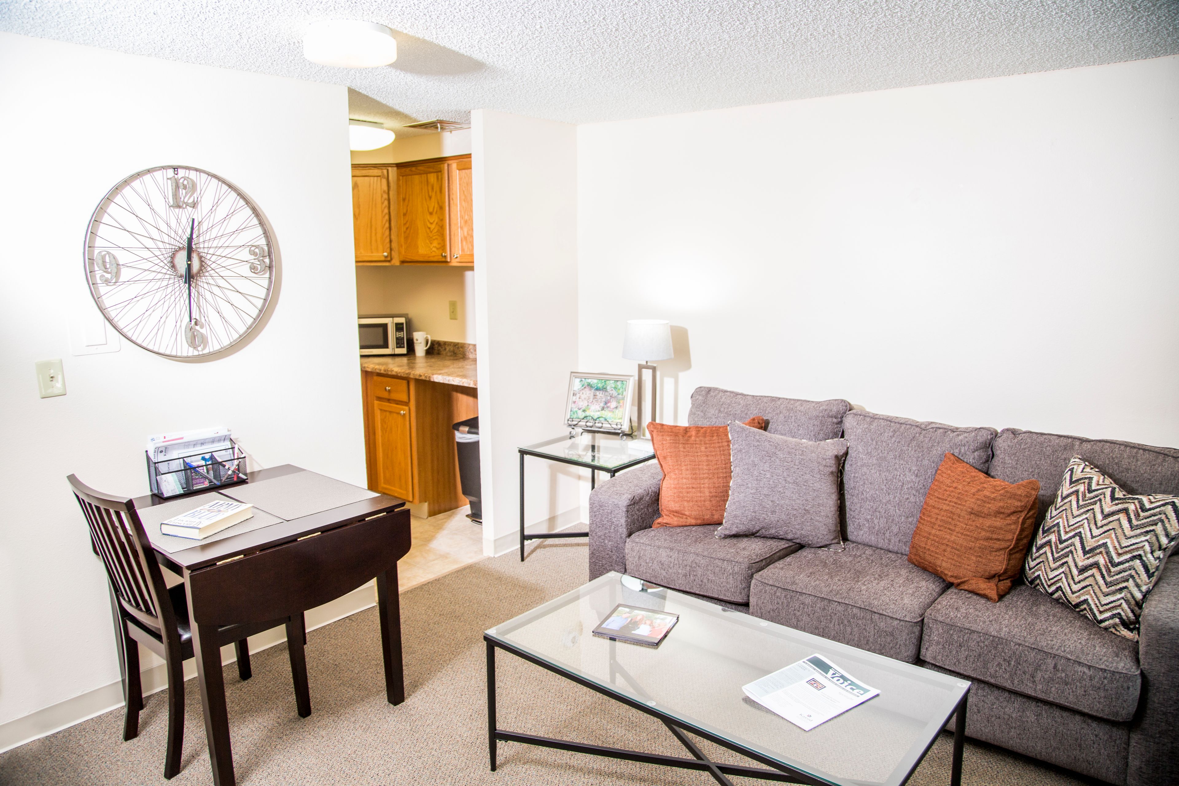 Kavod Assisted Living apartments provide a comfortable and cheery home for residents. 