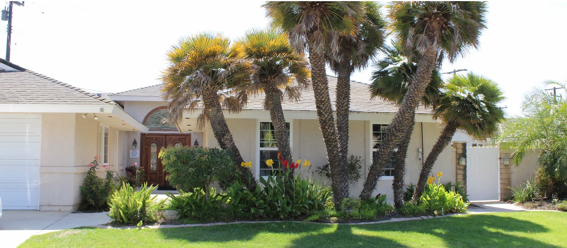 Senior living community, Ocean Breeze Estates at Beechwood, featuring villas, lawns, and palm trees.