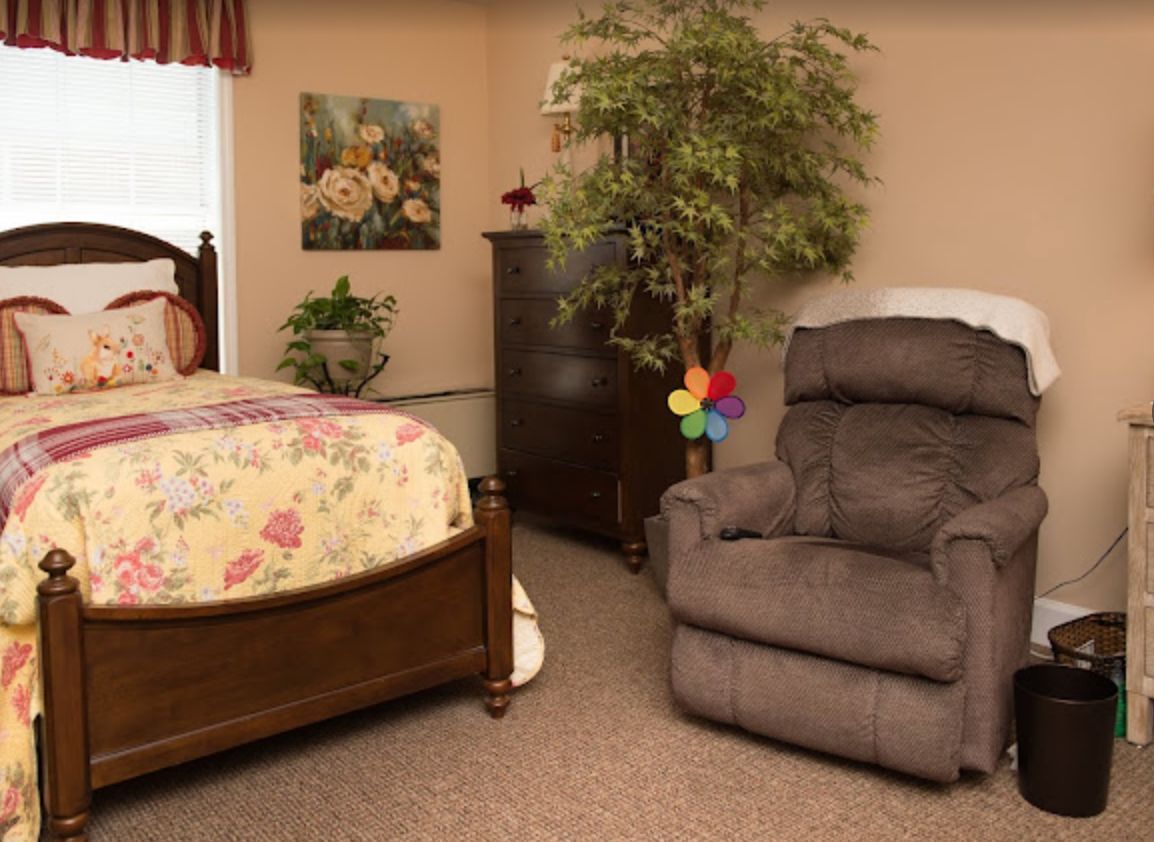 Interior view of Stones River Manor senior living community featuring furniture, art, and plants.