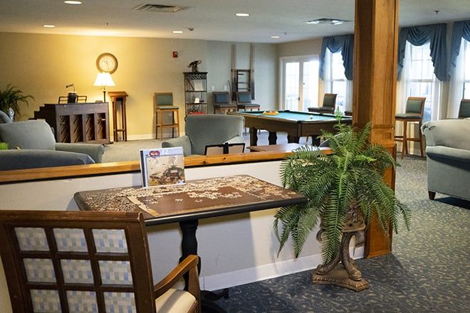 Senior living community Brookdale Highlands featuring cozy living room with modern furniture and decor.